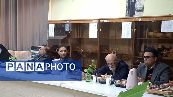 جلسه شورای سلامت شهرداری منطقه ۱۱ مشهد در دبستان دخترانه فرهنگیان ۲