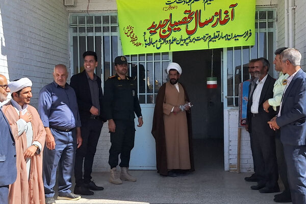 نواختن زنگ مهر در مدارس شهر ایزدخواست