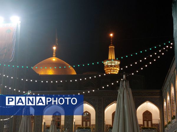 شکوه و سرور در بارگاه منور رضوی در شب ولادت پیامبر اعظم(ص)