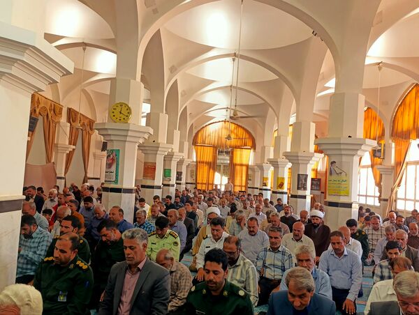 خلیل اباد همگام با ملت ایران فریاد خشم و نصر در نماز جمعه طنین انداز شد
