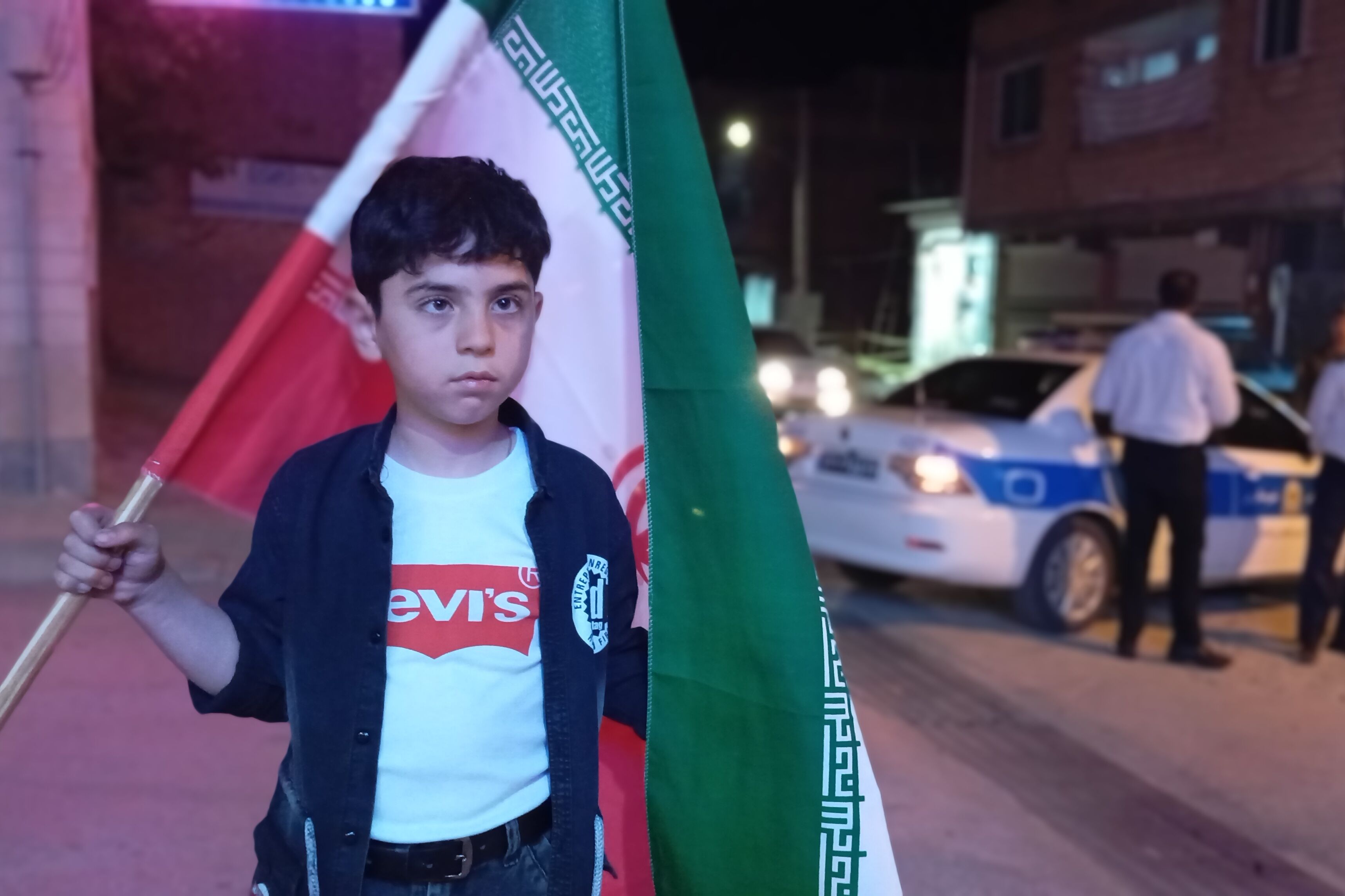 مردم بن میدان حماسه را خالی نمی‌کنند 
