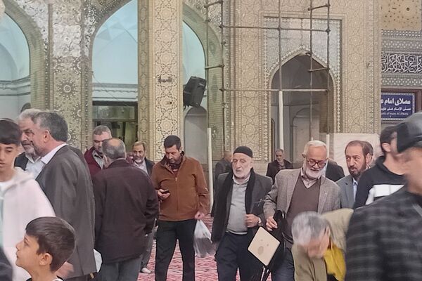 حضور دانش‌آموزان و فرهنگیان ناحیه دو شهرری در نماز جمعه 