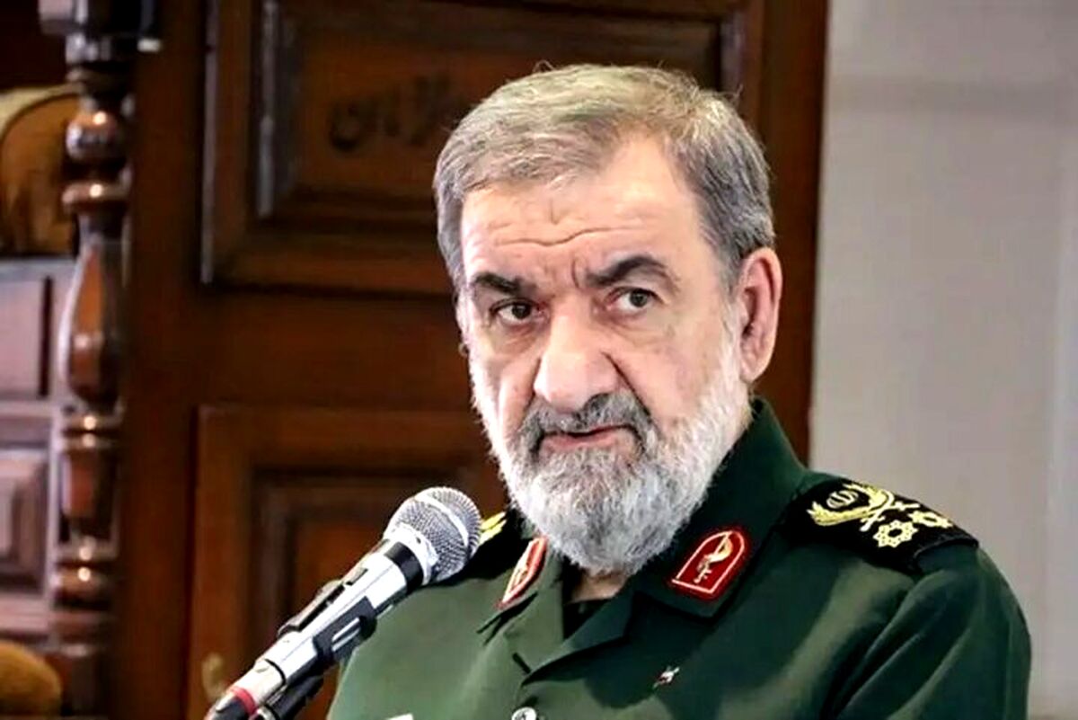 سرلشکر رضایی: بدرقه باشکوه رهبر شهید ناامیدی را به آمریکا تحمیل می‌کند