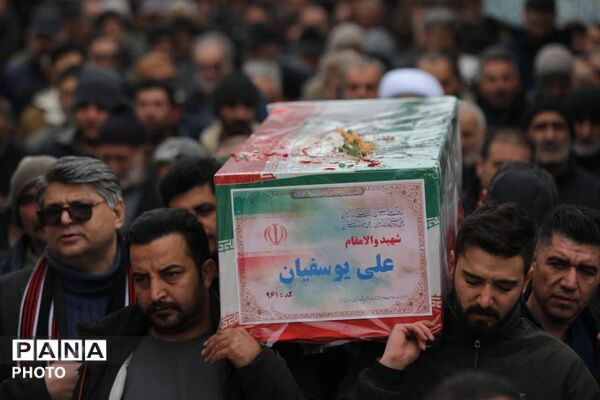 حضور حماسی و پرشور فیروزکوهی‌ها در راهپیمایی و تشییع شهدا؛ تجلی غیرت دینی و انقلابی مردم روزه‌دار فیروزکوه