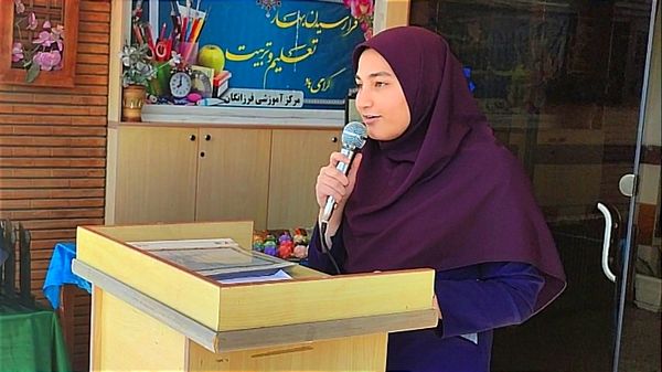تقدیر از رتبه‌های برتر دبیرستان فرزانگان قائمشهر