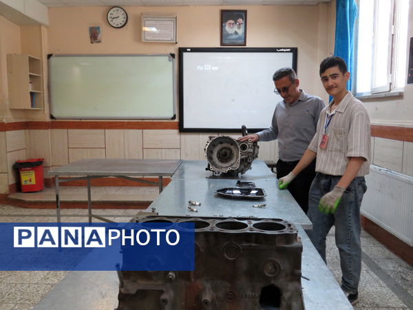 نمایشگاه علمی، پژوهشی وهنری فرداد در دبیرستان باهنر