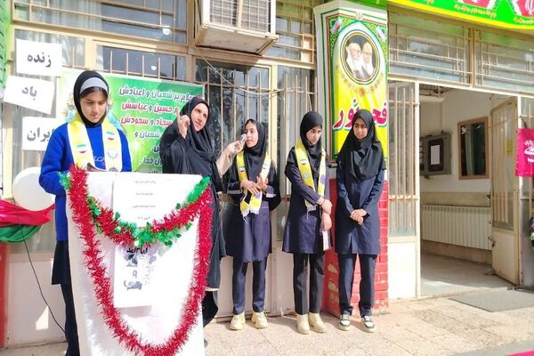 گلبانگ زنگ چهل و هفتمین پیروزی انقلاب اسلامی در مدرسه شهید مجید دهنوی 