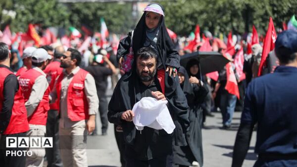 بازگشت آقای شهید ایران به خانه ی پدریشان