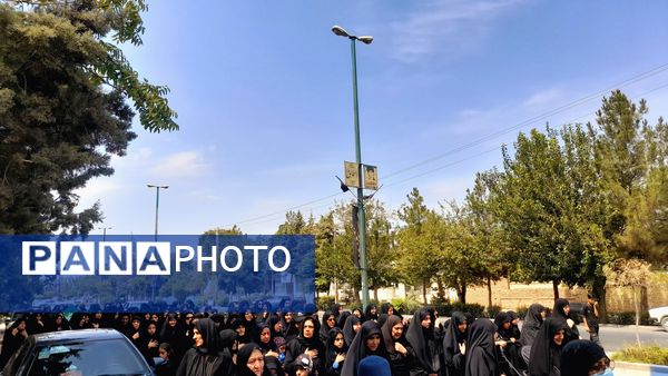 حضور مردم شهرستان نیم‌ور و محلات در پیاده‌روی جاماندگان اربعین