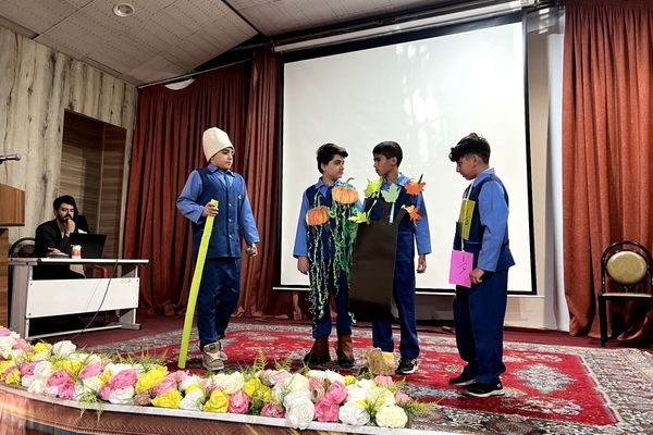 تجلیل از برگزیدگان تئاتر درسی و خبرنگاران پانا در ساوجبلاغ 