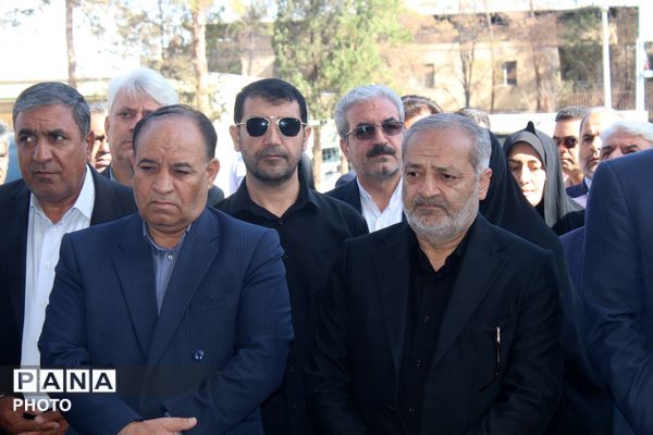 افتتاح دبستان پسرانه با حضور وزیر آموزش و پرورش