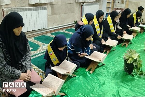 محفل انس با قرآن کریم در آموزشگاه شهید مجید دهنوی نیشابور