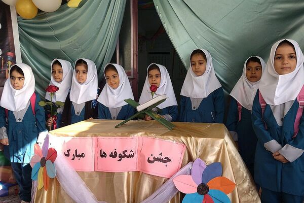 جشن شکوفه‌ها در آستانه سال تحصیلی جدید در مدارس ملارد برگزار شد