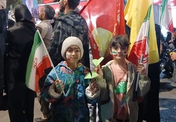 رزمندگان خیابان‌های خرم آباد پرچم ایستادگی را برافراشتند