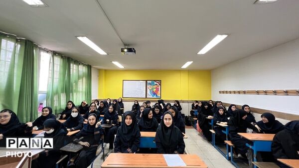 برپایی مراسم هفته نیروی انتظامی در دبیرستان شهید تیمسار فلاحی ناحیه 1 کرج 