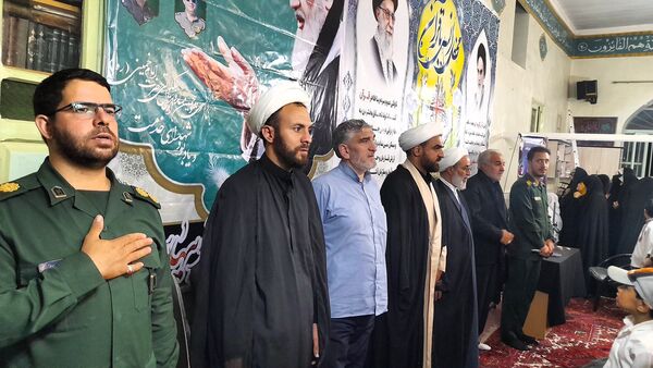 محفل قرآنی مردم مرند در سوگ امام راحل و شهدای خدمت 