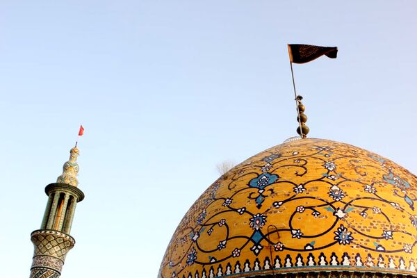 آیین مذهبی تعویض پرچم گنبد حرم مطهر حضرت سلطانعلی ابن امام محمد باقر(ع)
