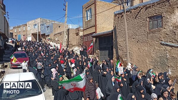 راهپیمایی مردم شهر علی آباد دمق به‌مناسبت روز ۱۲ فروردین
