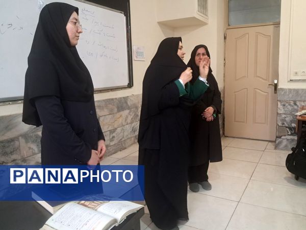 جلسه شورای دبیران مدرسه انیس خوش قدم ناحیه دو 