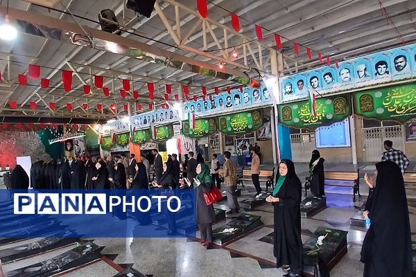 برپایی آیین غبارروبی مزار شهدا در هفته دفاع مقدس در ملارد 