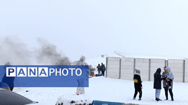  برف بازی مردم نیشابور در روستای برف ریز 