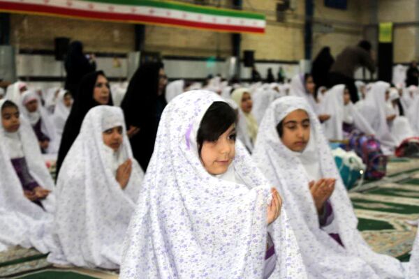 جشن تکلیف دانش‌آموزن دختر در گچساران