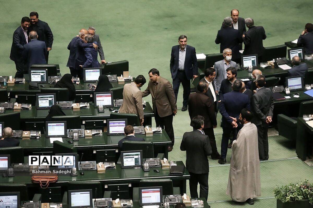 وزیر کار برای پاسخ به سوال نمایندگان به مجلس می‌رود
