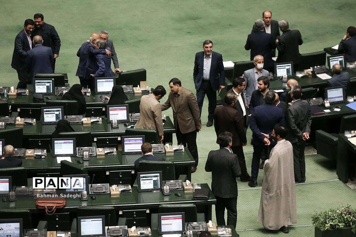 دولت مجاز به واردات بنزین شد

