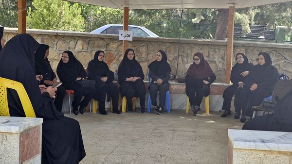 کارگاه‌های تخصصی برنامه ملی نماد ویژه مدیران مدارس شهرستان دنا در اردوگاه شهید مطهری سی‌سخت
