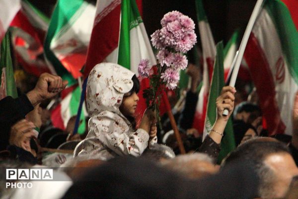 مراسم تشییع پیکر مطهر شهید محمدحسین عزیزی و مادر بزرگوارشان