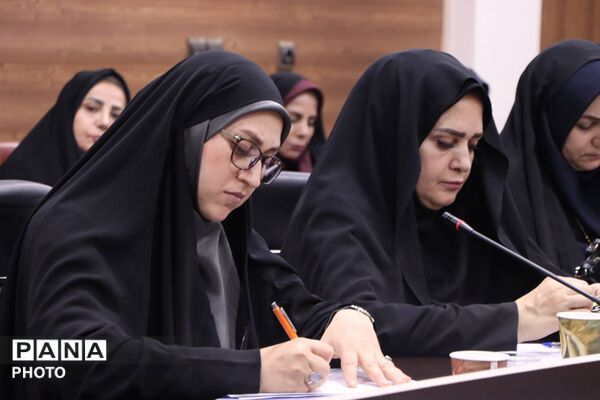 پیشگیری از آسیب‌های اجتماعی؛ محور اصلی نشست راهبردی مدیران مدارس ناحیه یک بهارستان