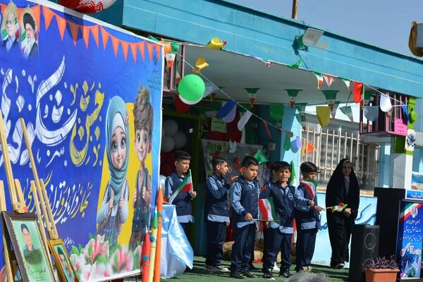 برگزاری جشن شکوفه‌های کلاس اولی دربهارستان‌دو