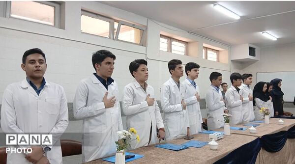 کارسوق دانش آموزان سمپادی در پژوهش سرای ابوریحان ناحیه ۵ 