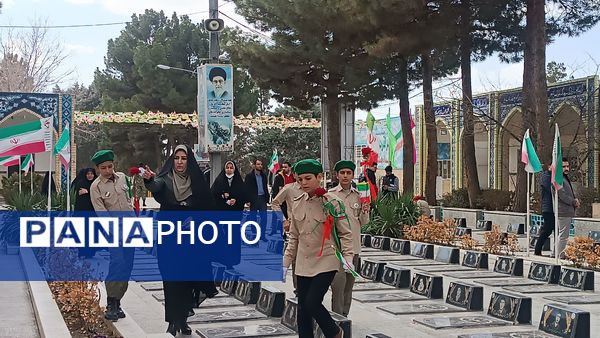 غبار روبی مزار شهدا نیشابور در هفته امور تربیتی