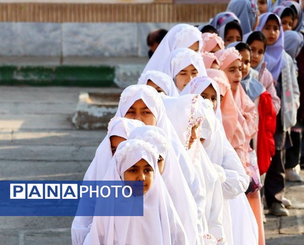 جشن عبادت دانش‌آموزان دختر در کانون فرهنگی تربیتی عاطفه شهرستان کاشمر 