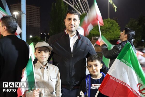 پرچمی که زمین نگذاشتند