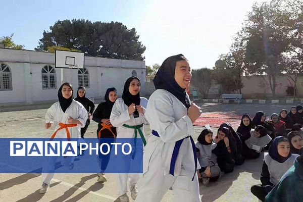 افتتاح المپیاد ورزشی در مدرسه زکیه صباشهر