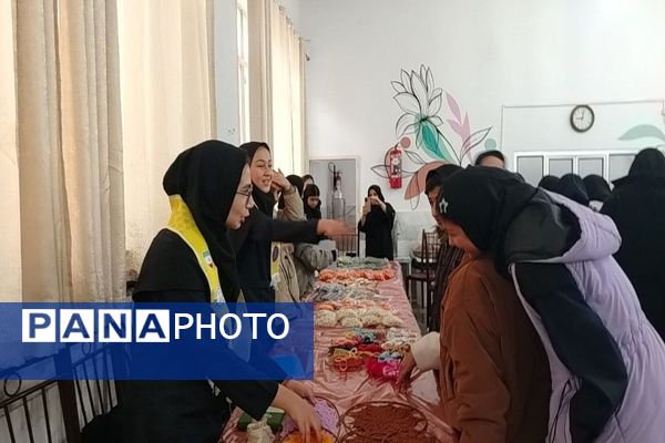 برپایی نمایشگاه و بازارچه کارو فناوری در دبیرستان شهید مجید دهنوی نیشابور