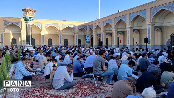 قرائت دعای عرفه در زیارتگاه شهید آیت الله مدرس