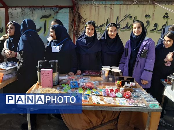 نمایشگاه کارآفرینی دانش‌آموزان دبیرستان حجاب شهرستان ورامین