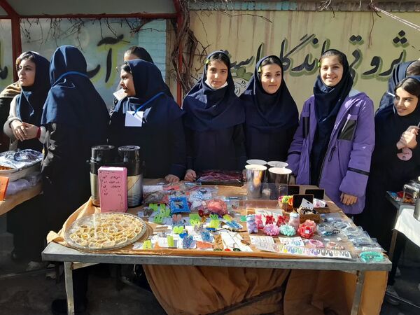 نمایشگاه کارآفرینی دانش‌آموزان دبیرستان حجاب شهرستان ورامین