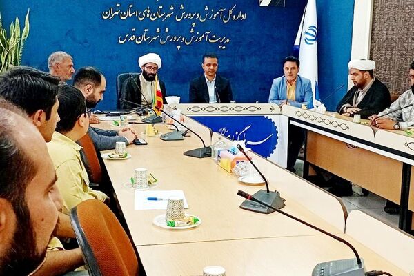 تجلیل از فرهنگیان و دانش آموزان فعال حوزه  نماز در شهرستان قدس