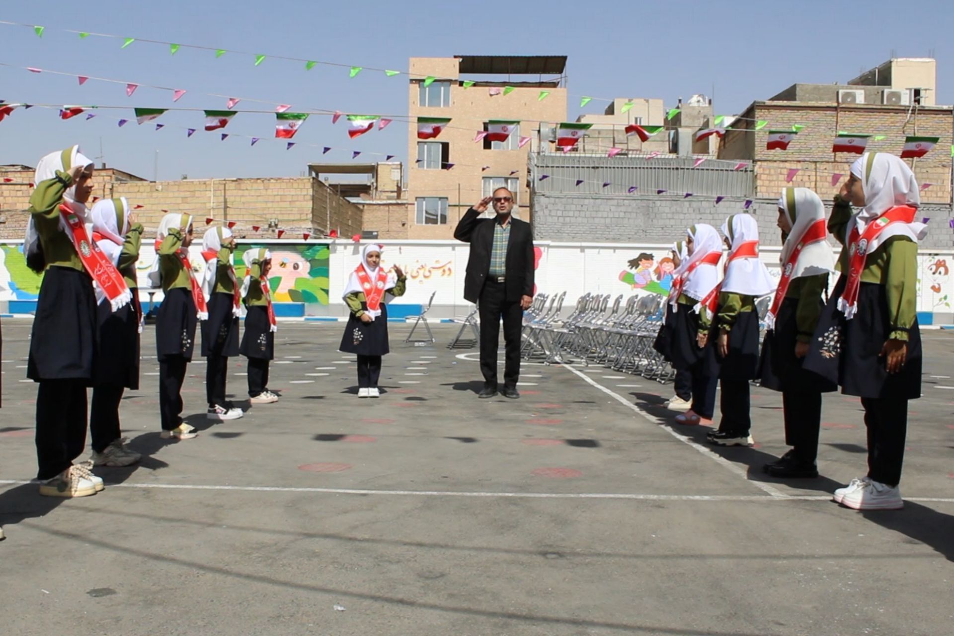 برگزاری جشن شکوفه‌ها در مدرسه عصمت شهرستان رباط کریم 