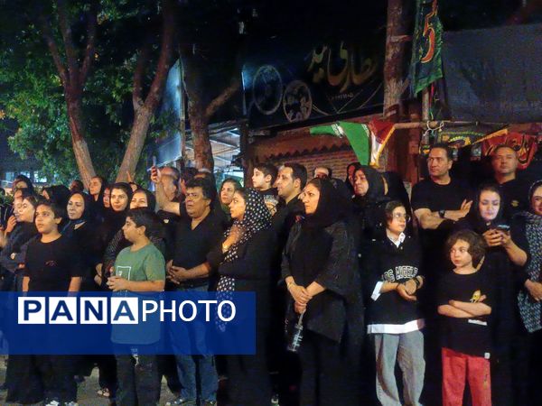 مراسم عزاداری شب عاشورا در خیابان‌های نیشابور 