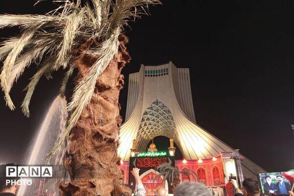 اجتماع اربعینی ها در میدان آزادی