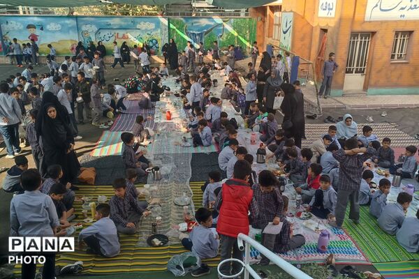 به وقت سلامتی؛ پیوند روز جهانی غذا و تخم‌مرغ در دبستان علامه طباطبایی (ره)