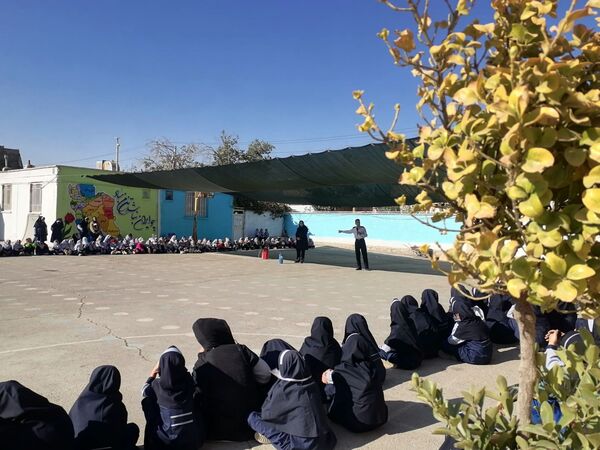 آموزش اطفاء حریق در مدرسه ناهید نخودی
