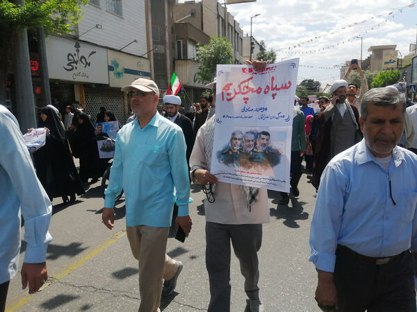 راهپیمایی نمازگزاران جمعه قم در حمایت از عملیات وعده صادق و طرح نور