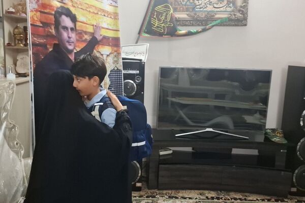 فرزند شهید این بار به گونه ای دگر راهی مدرسه شد