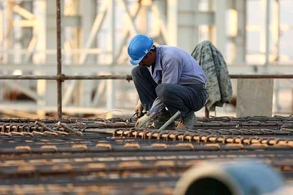 اجرای ناقص قانون بیمه کارگران ساختمانی/ نیمی از جامعه هدف بدون پوشش بیمه‌ای